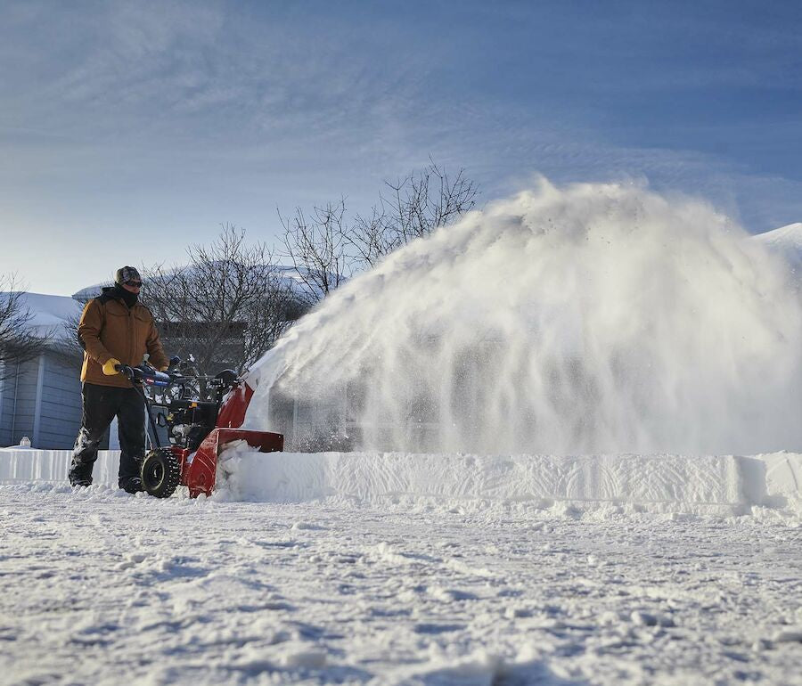 Souffleuse à neige à essence à deux phases PowerMax 824 de 24 po et 252 cm³, avec démarrage électrique