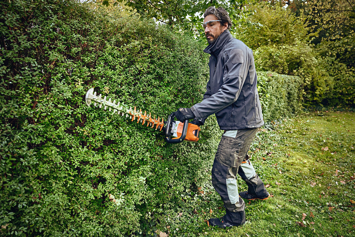 STIHL HSA100 BATTERY-POWERED HEDGE TRIMMER (Unit only)